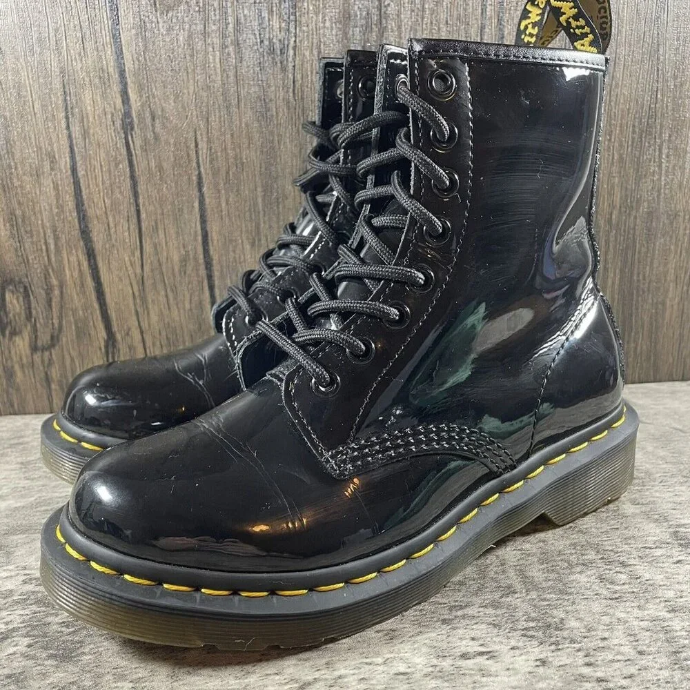 Dr Martens 11821 Glossy Black Leather Lace 8 Eyelet Combat Boots Womens Size 6 - Picture 2 of 9